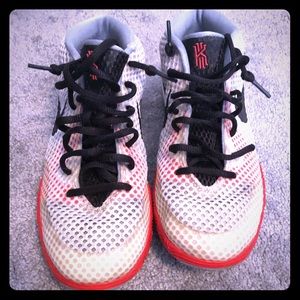 Nike kyrie 1  sz5.5